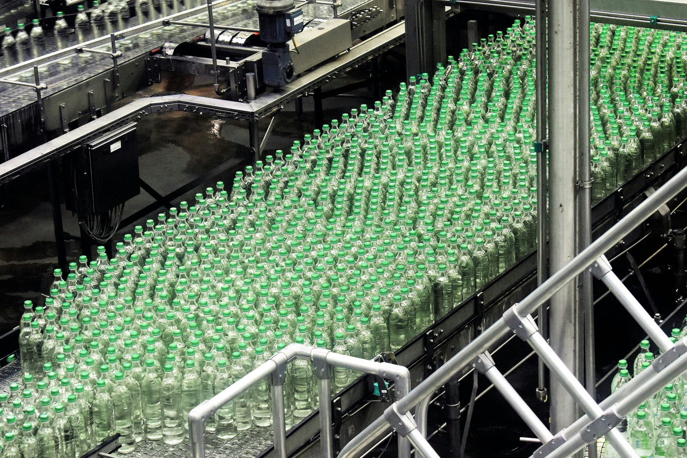 Bottles on a filling line from Waldemar Brandt, from Unsplash